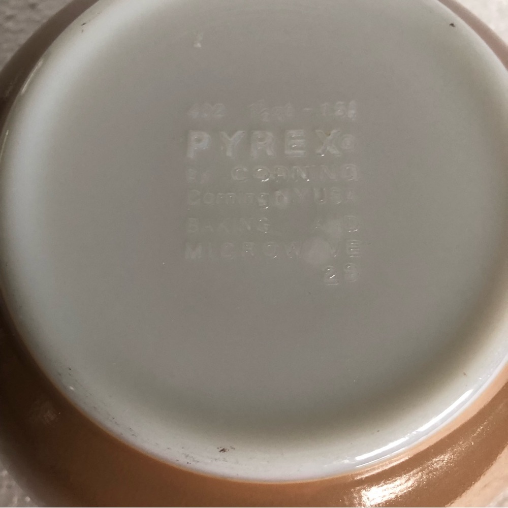 Pyrex Woodland Brown 1.5 Qt Mixing Bowl #402 Tan - Picture 2 of 6